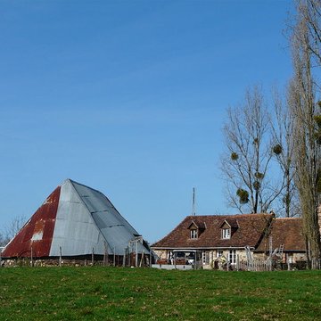 Grange ovale du Peyrat à Payzac