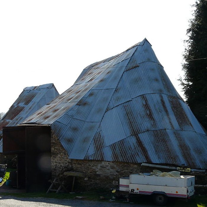 Photo de Granges ovales jumelles de Vaux à Payzac