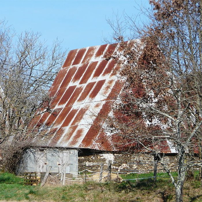 Photo de Granges ovales jumelles de Vaux à Payzac