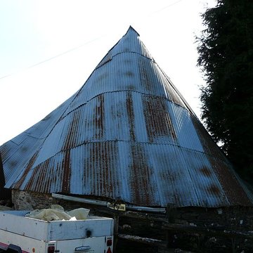Granges ovales jumelles de Vaux à Payzac