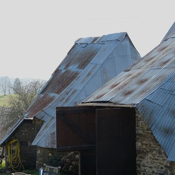Granges ovales jumelles de Vaux à Payzac