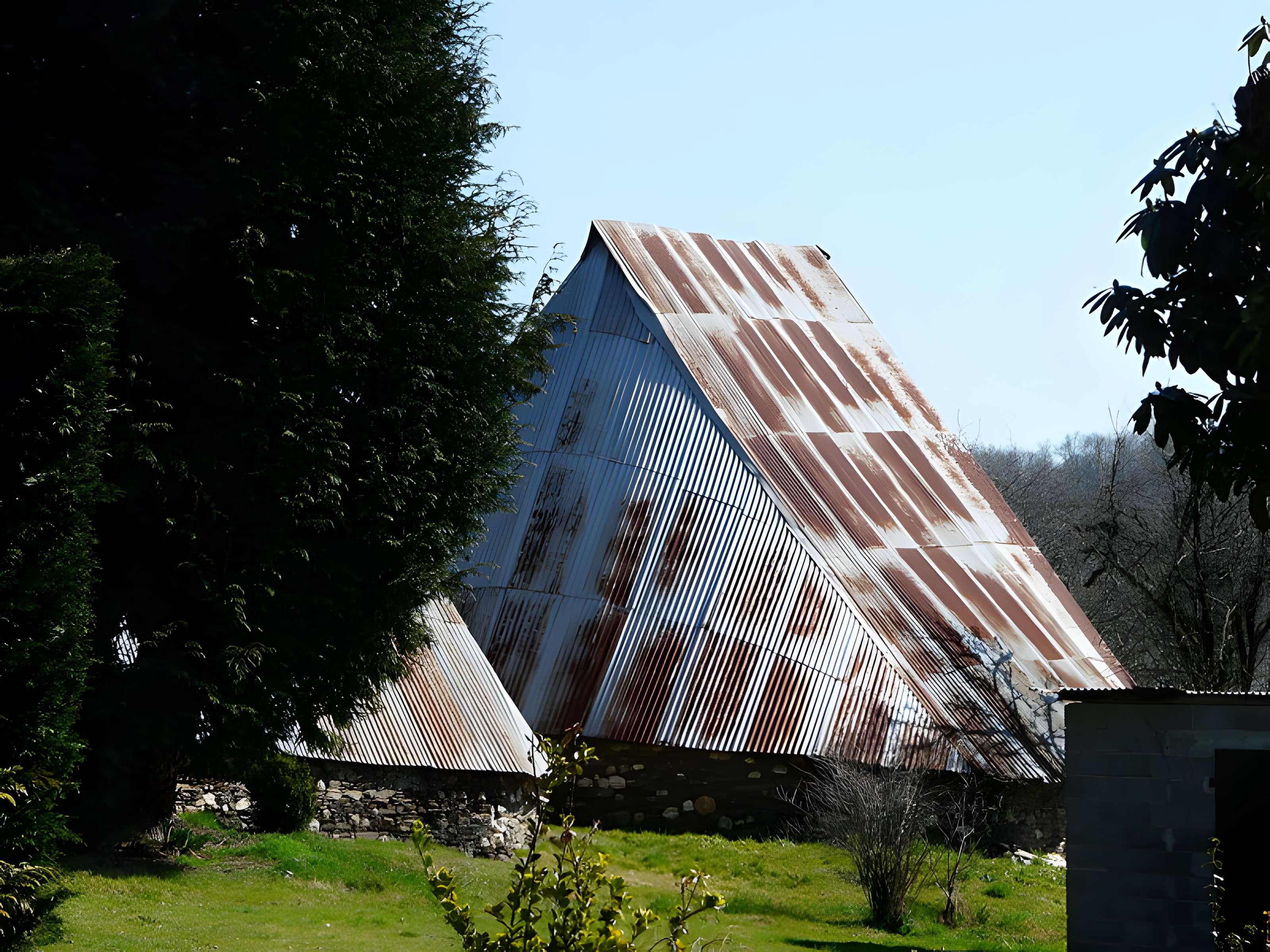 Granges ovales jumelles de Vaux à Payzac