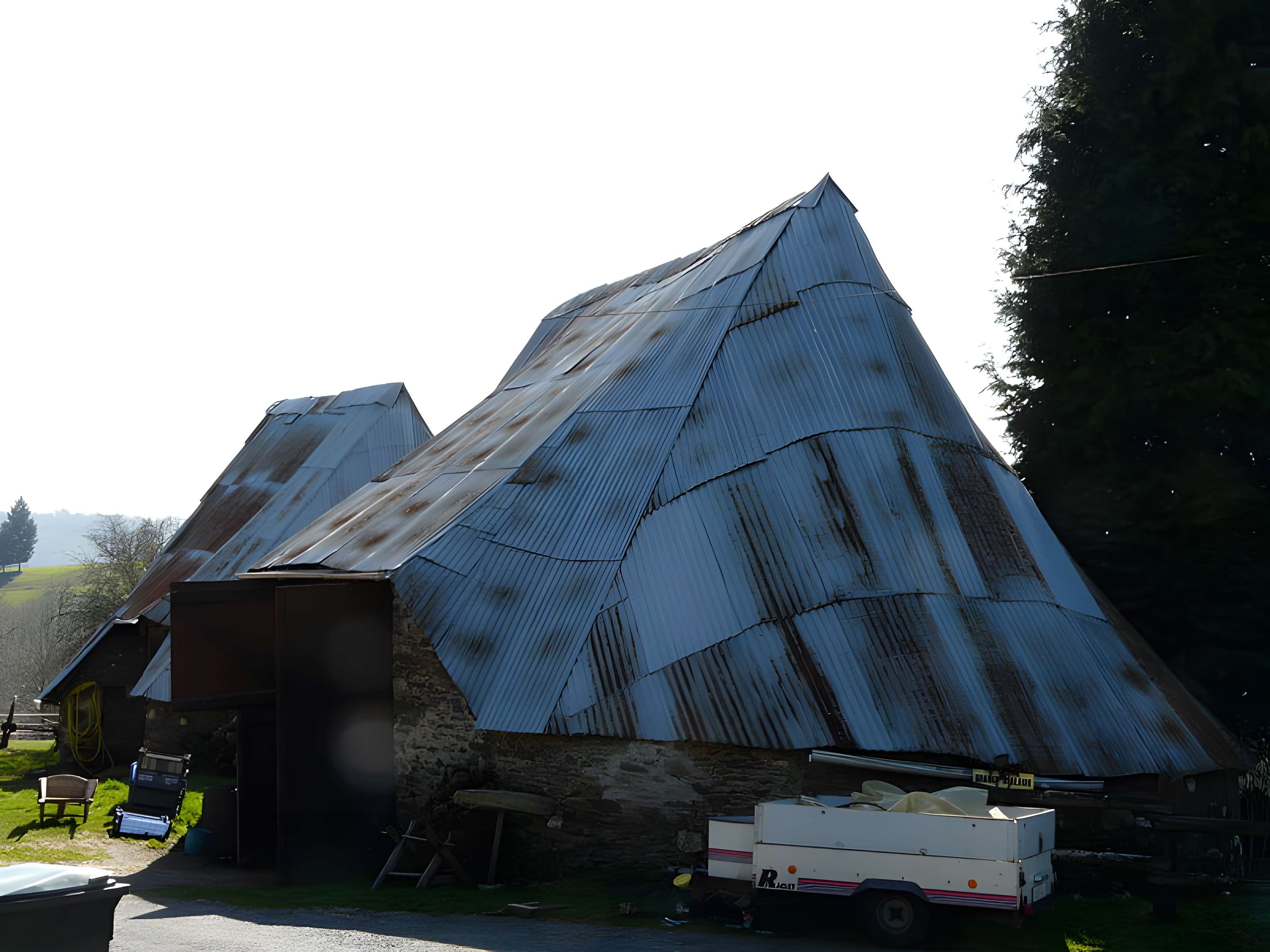 Granges ovales jumelles de Vaux à Payzac