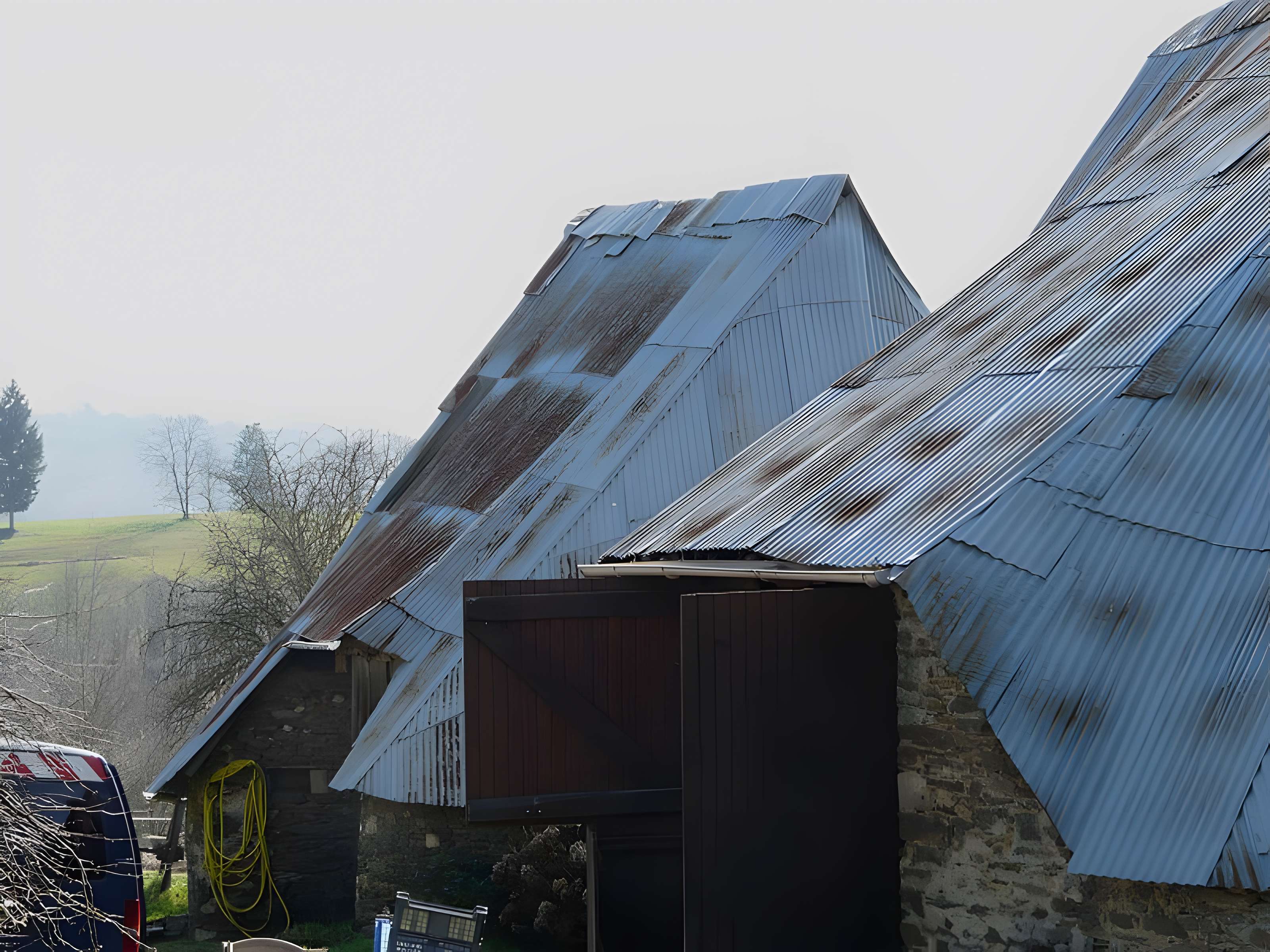 Granges ovales jumelles de Vaux à Payzac