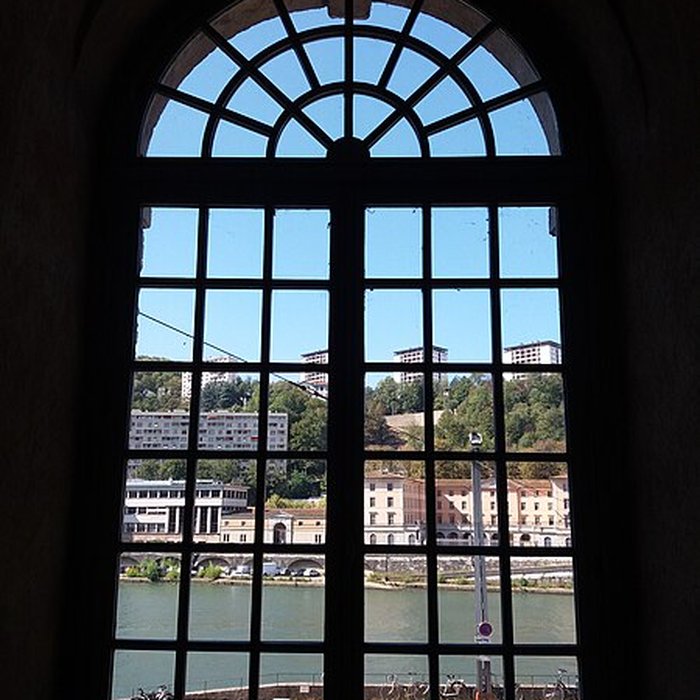 Photo de Immeuble dit Les Greniers dAbondance, actuellement siège de la DRAC Direction régionale des affaires culturelles