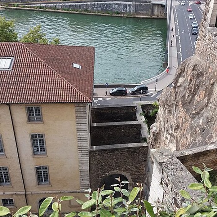 Photo de Immeuble dit Les Greniers dAbondance, actuellement siège de la DRAC Direction régionale des affaires culturelles