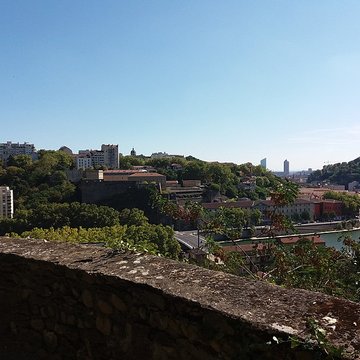 Immeuble dit Les Greniers dAbondance, actuellement siège de la DRAC Direction régionale des affaires culturelles