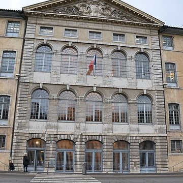 Immeuble dit Les Greniers dAbondance, actuellement siège de la DRAC Direction régionale des affaires culturelles