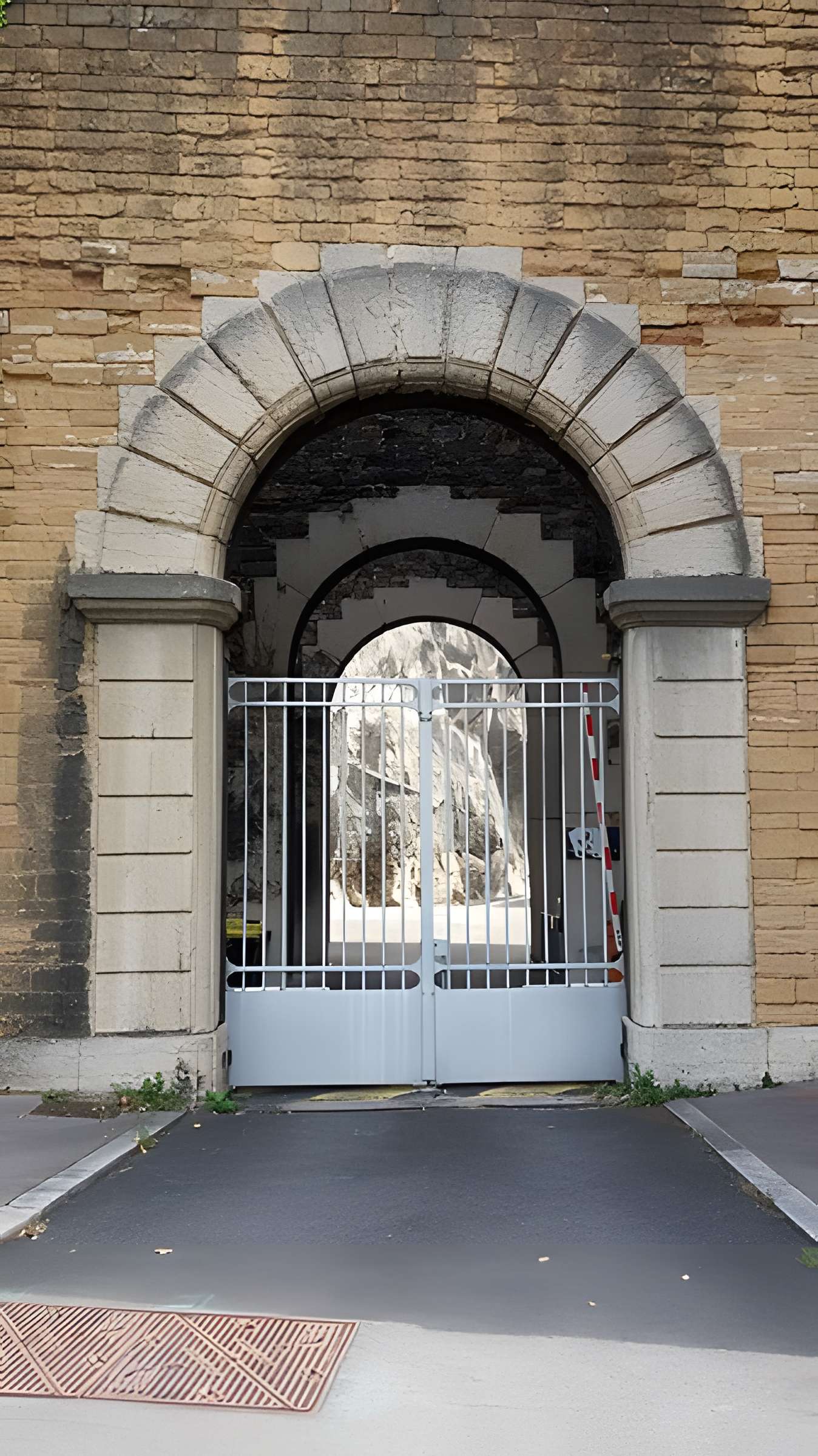 Immeuble dit Les Greniers d'Abondance, actuellement siège de la DRAC (Direction régionale des affaires culturelles)