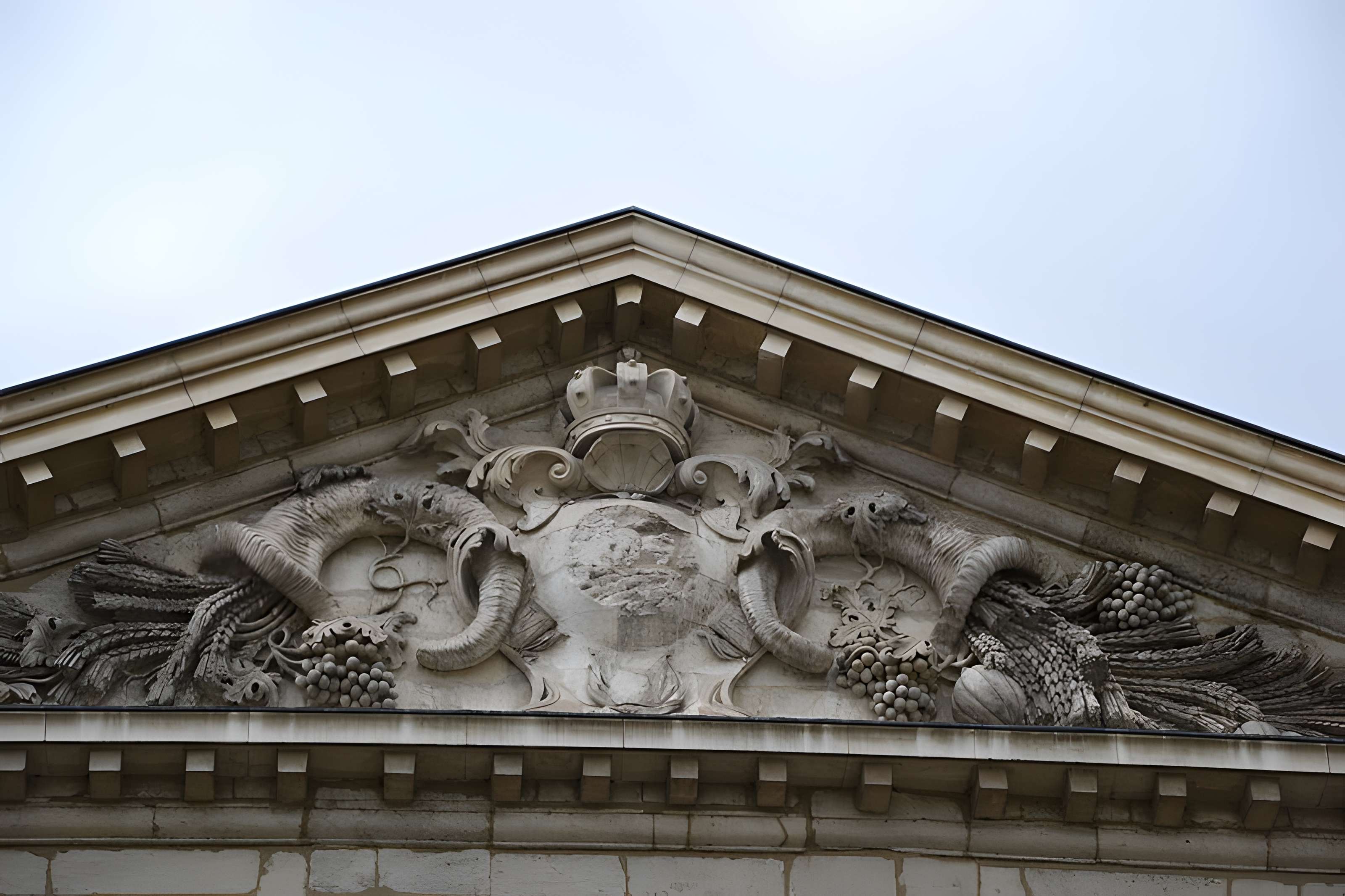 Immeuble dit Les Greniers d'Abondance, actuellement siège de la DRAC (Direction régionale des affaires culturelles)