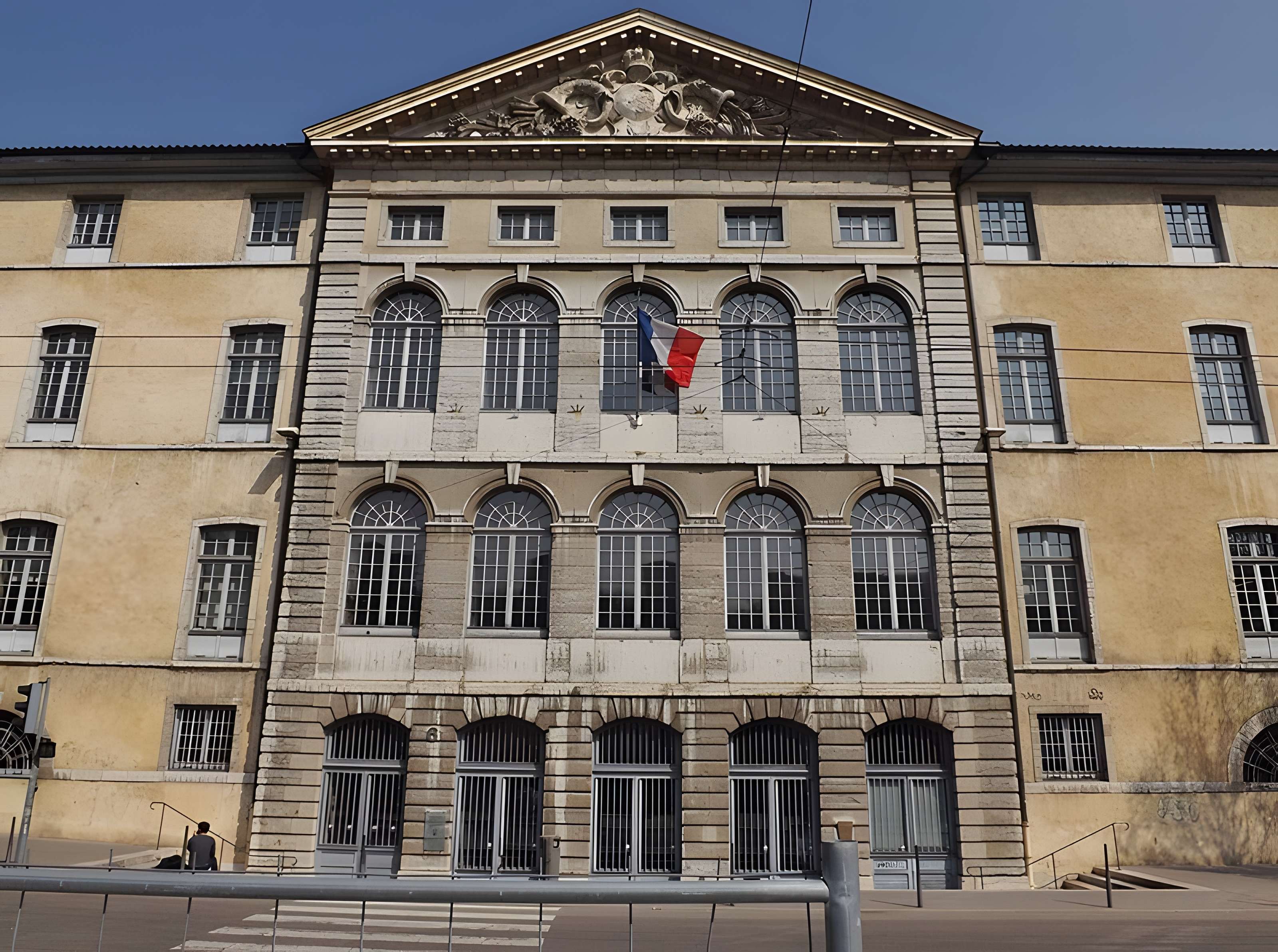 Immeuble dit Les Greniers d'Abondance, actuellement siège de la DRAC (Direction régionale des affaires culturelles)