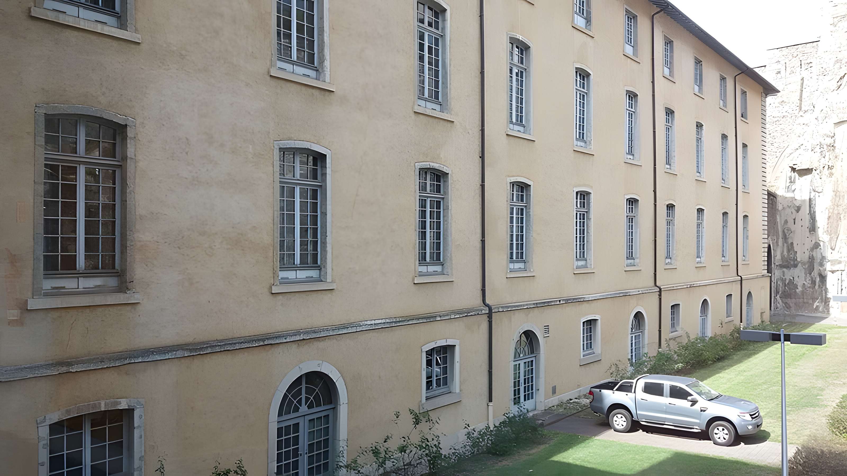 Immeuble dit Les Greniers d'Abondance, actuellement siège de la DRAC (Direction régionale des affaires culturelles)