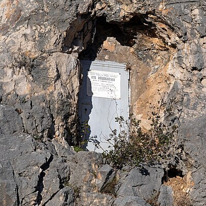 Photo de Grotte ornée dite grotte de la Tête du Lion