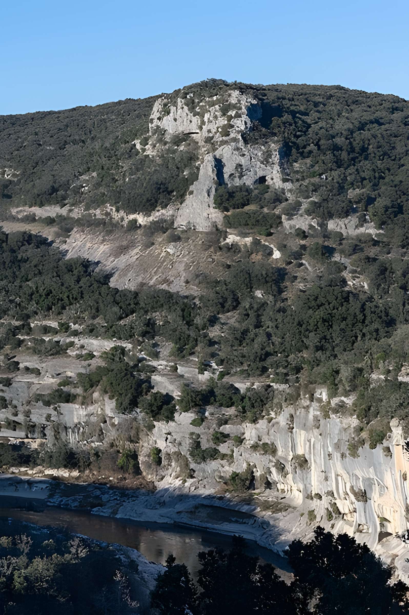 Grotte ornée dite grotte de la Tête du Lion
