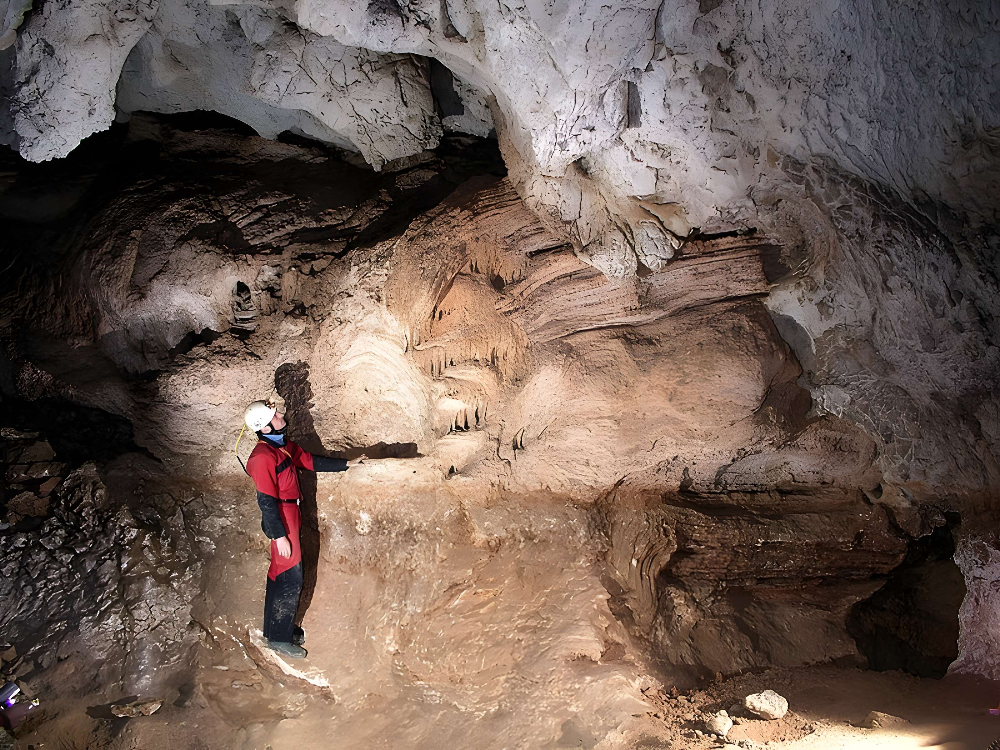 Grotte de Louoï à Vallon-Pont-d'Arc 