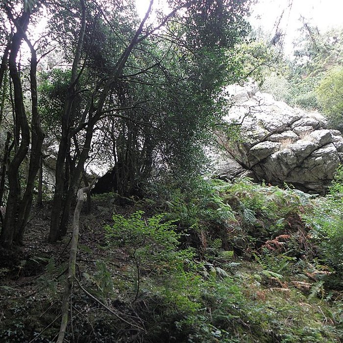 Photo de Grotte et rocher de Roch-Toul à Guiclan