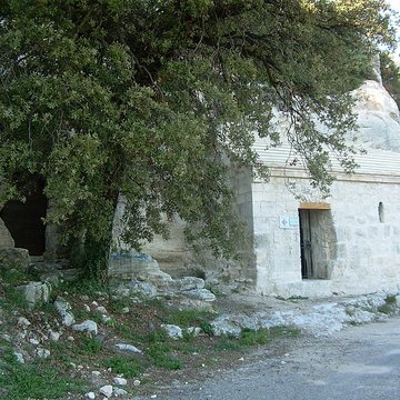 Grottes de Sainte-Anne-de-Goiron à Lambesc