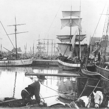 Groupe de deux maisons identiques Quai Morand à Paimpol