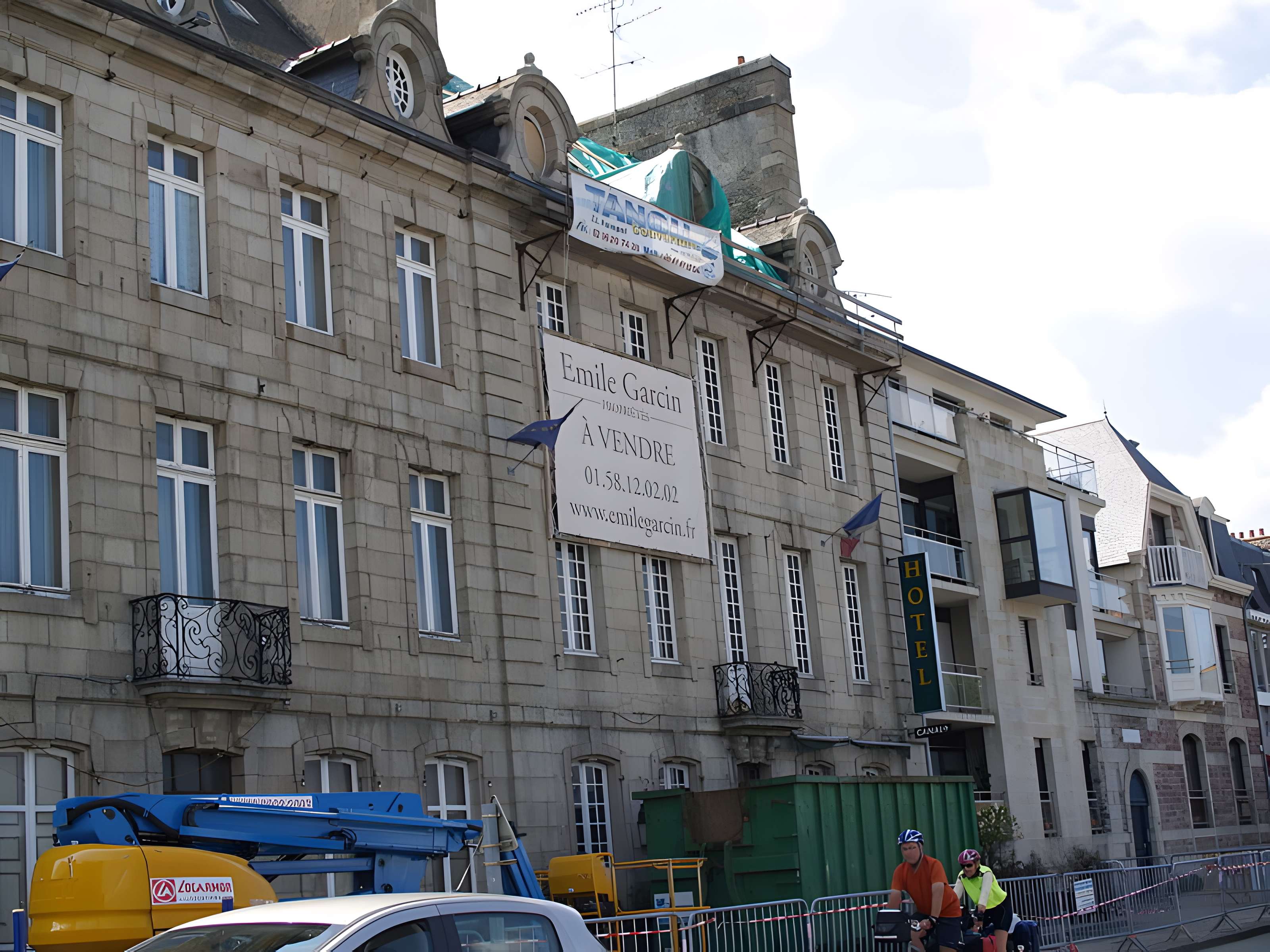 Groupe de deux maisons identiques Quai Morand à Paimpol