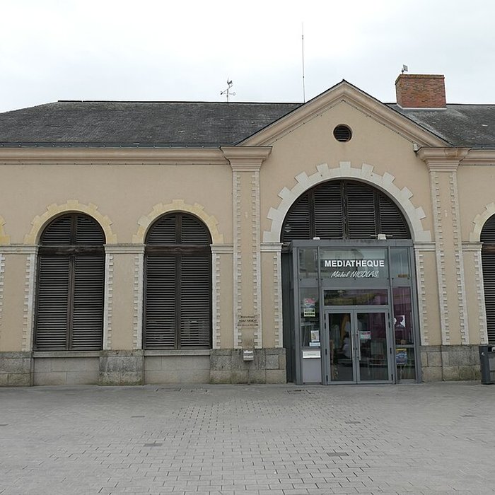 Photo de Halles-mairie dÉvron
