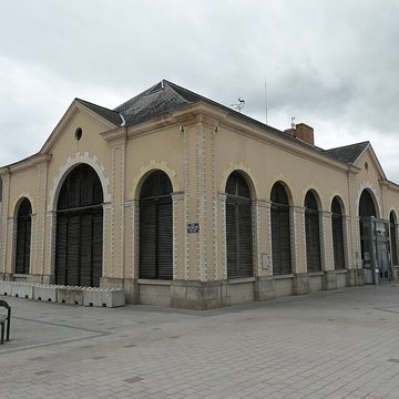 Halles-mairie dÉvron