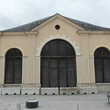 Halles-mairie dÉvron