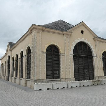 Halles-mairie dÉvron