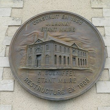 Halles-mairie dÉvron