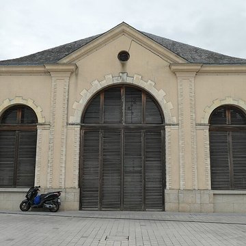 Halles-mairie dÉvron