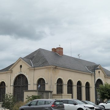 Halles-mairie dÉvron