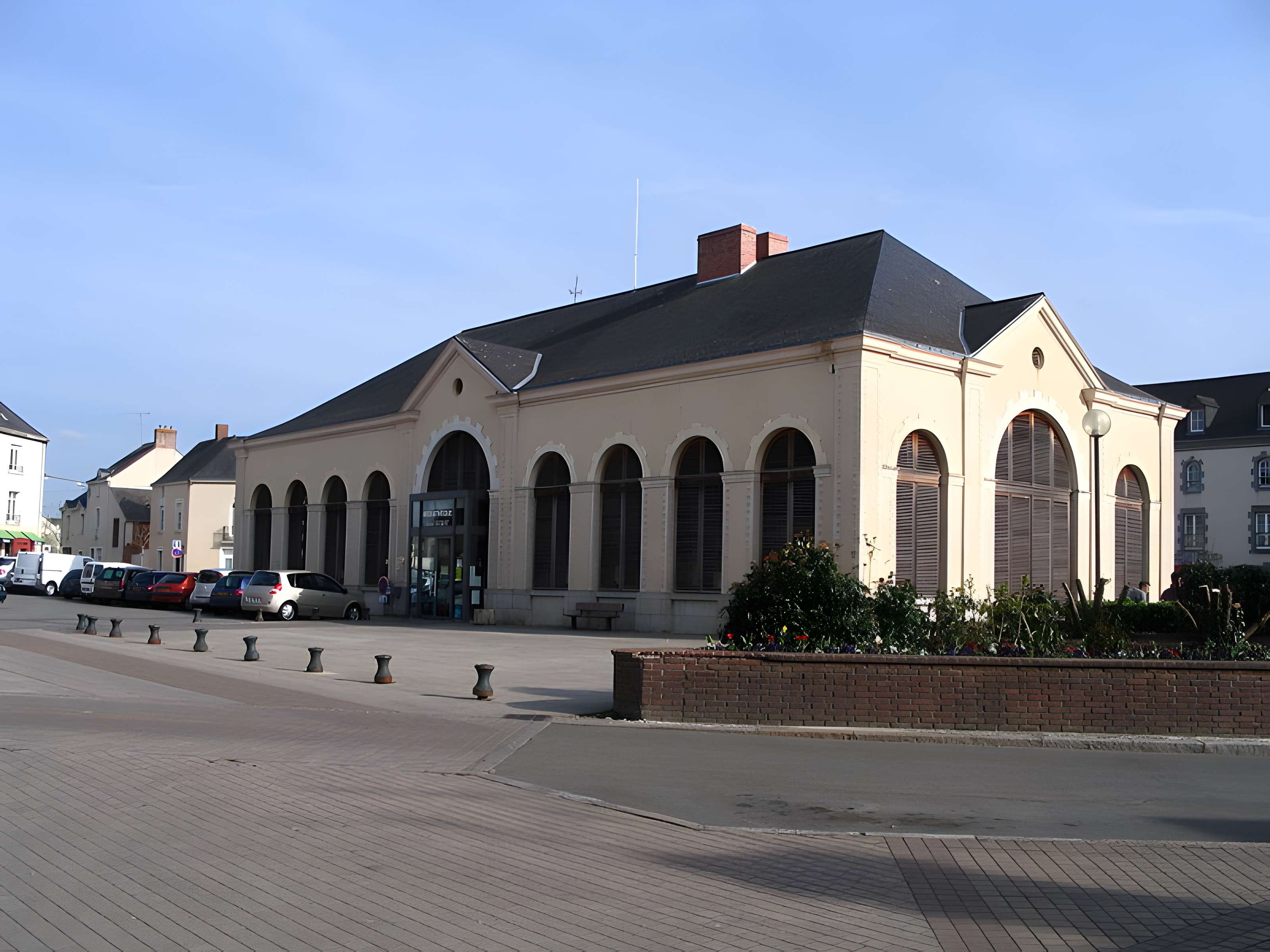 Halles-mairie d'Évron