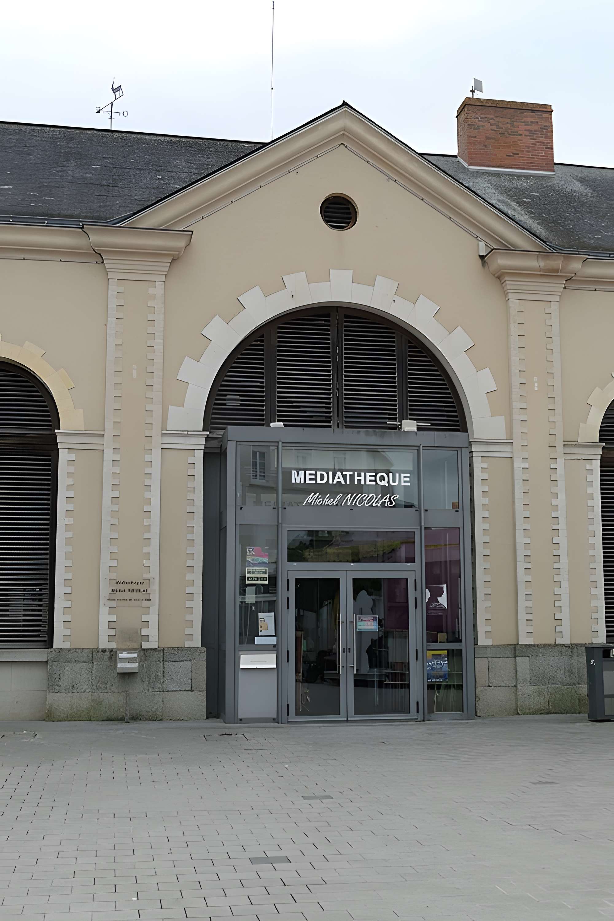 Halles-mairie d'Évron