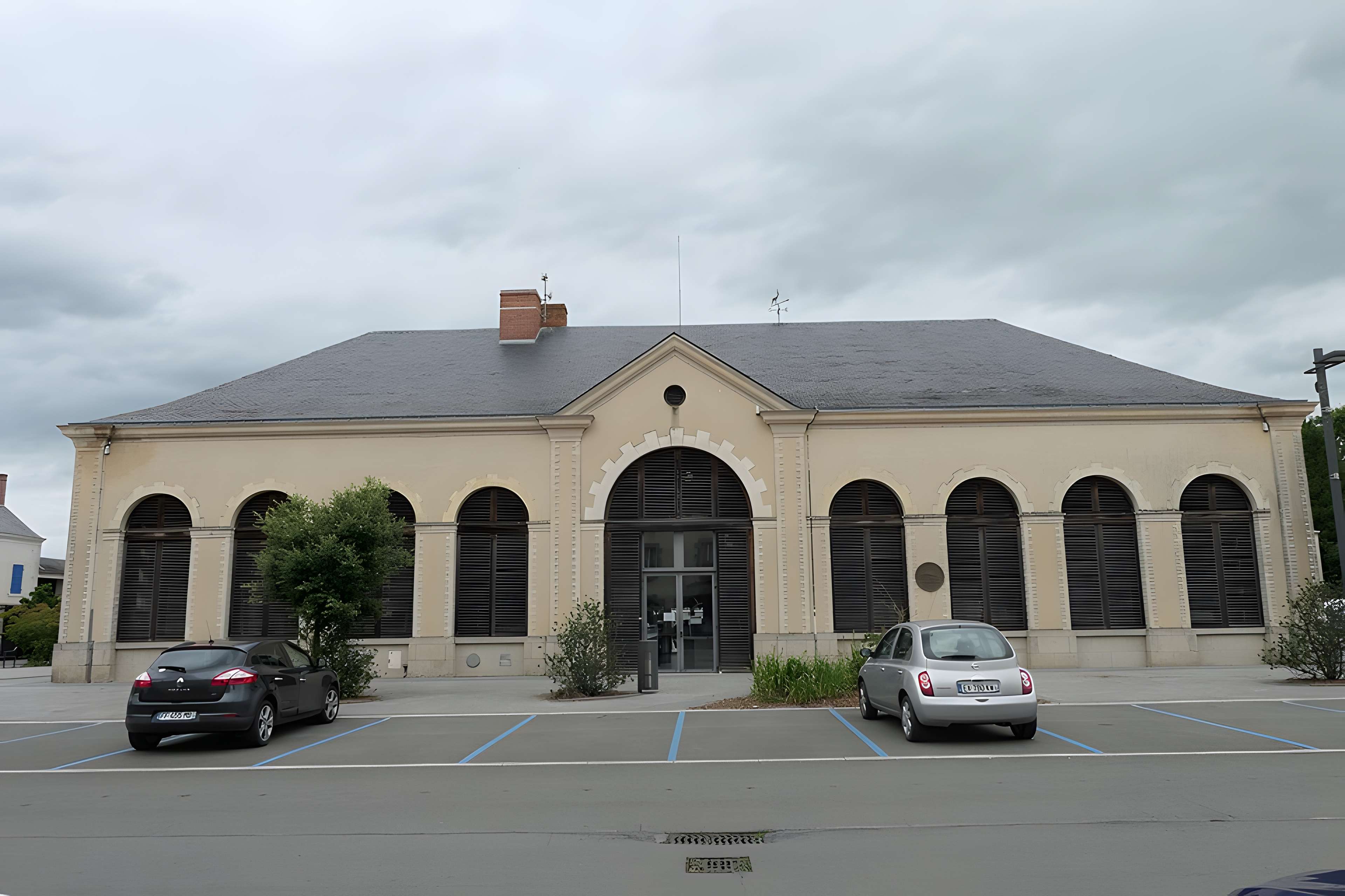 Halles-mairie d'Évron