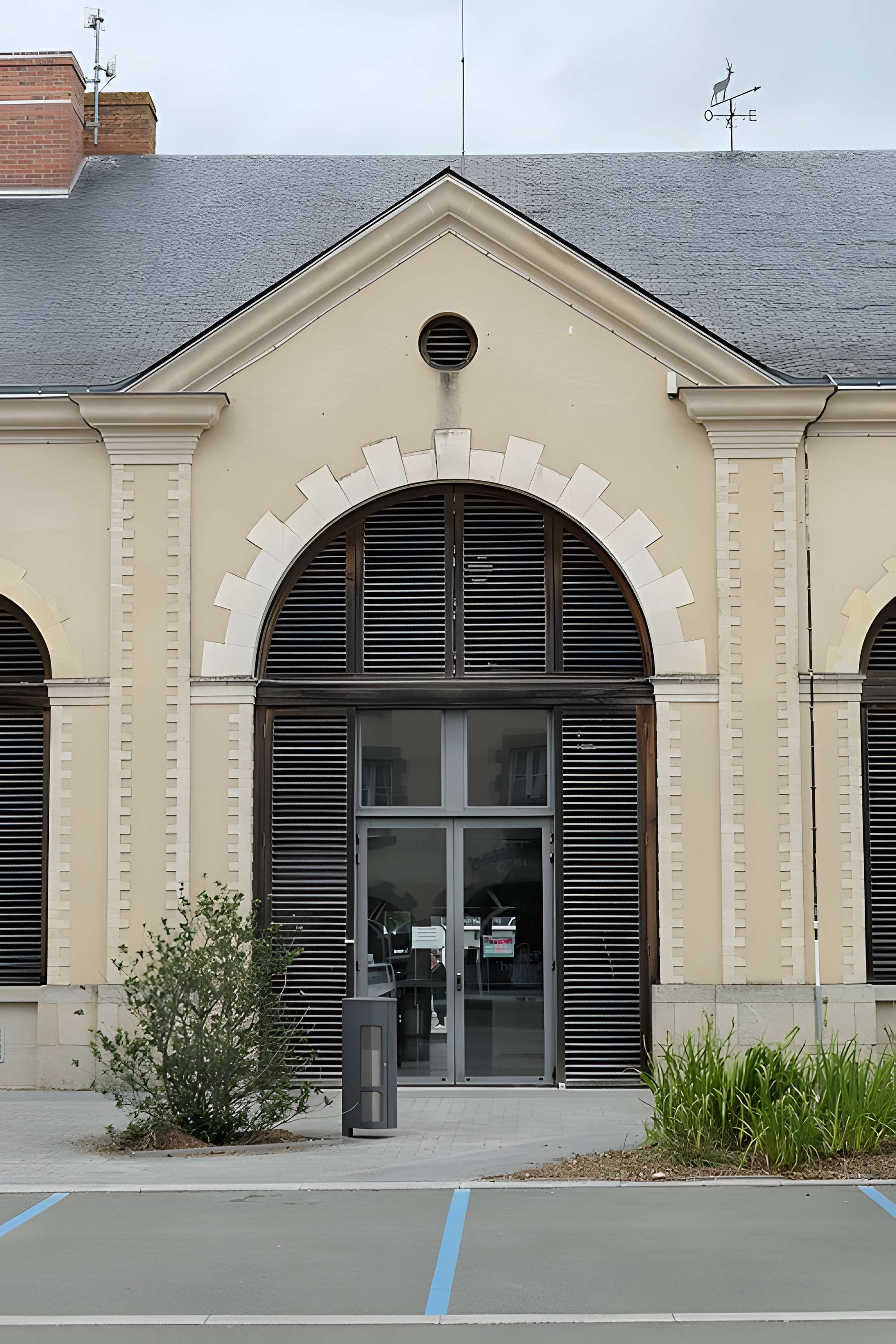 Halles-mairie d'Évron