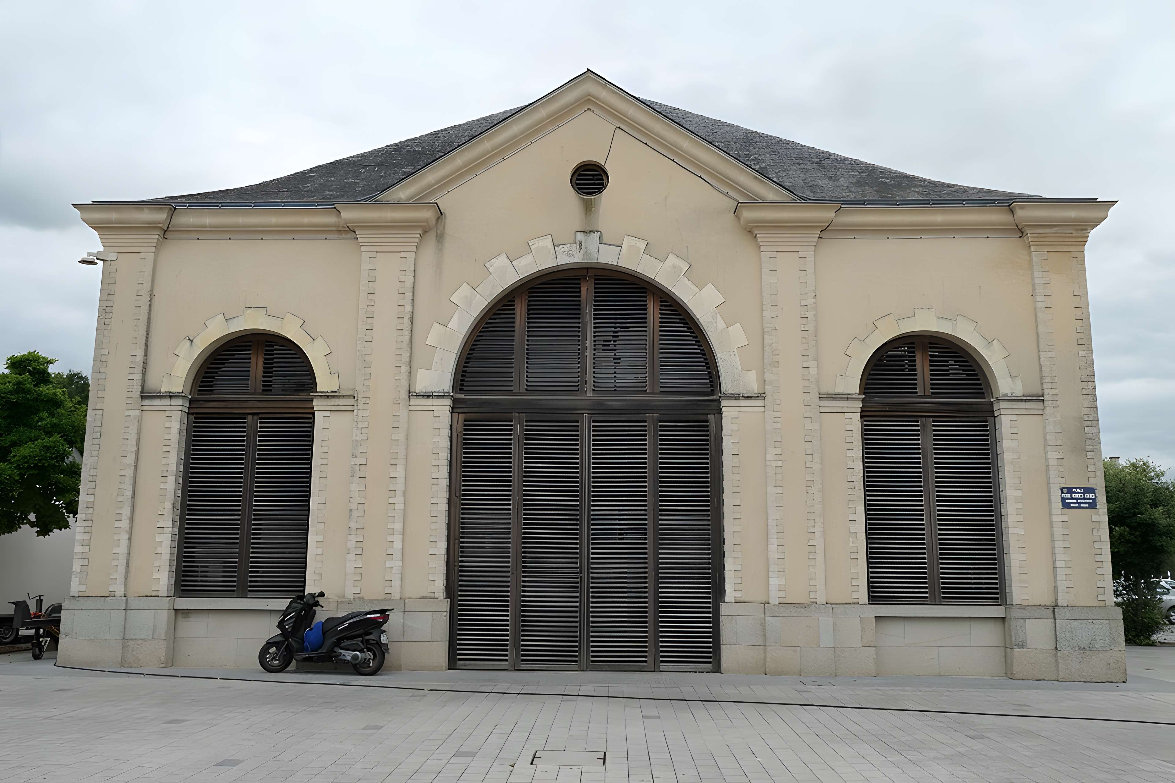 Halles-mairie d'Évron