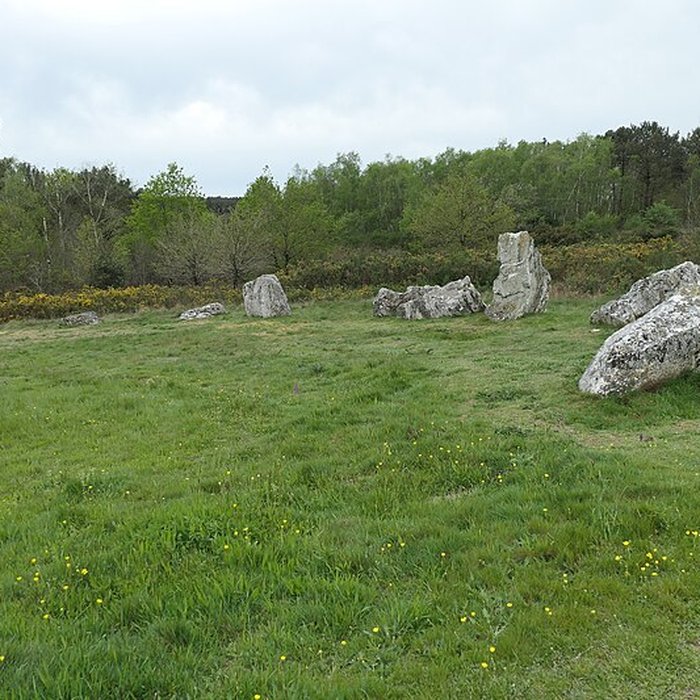 Photo de Hémicycle mégalithique et tertre tumulaire de Cojoux à Saint-Just