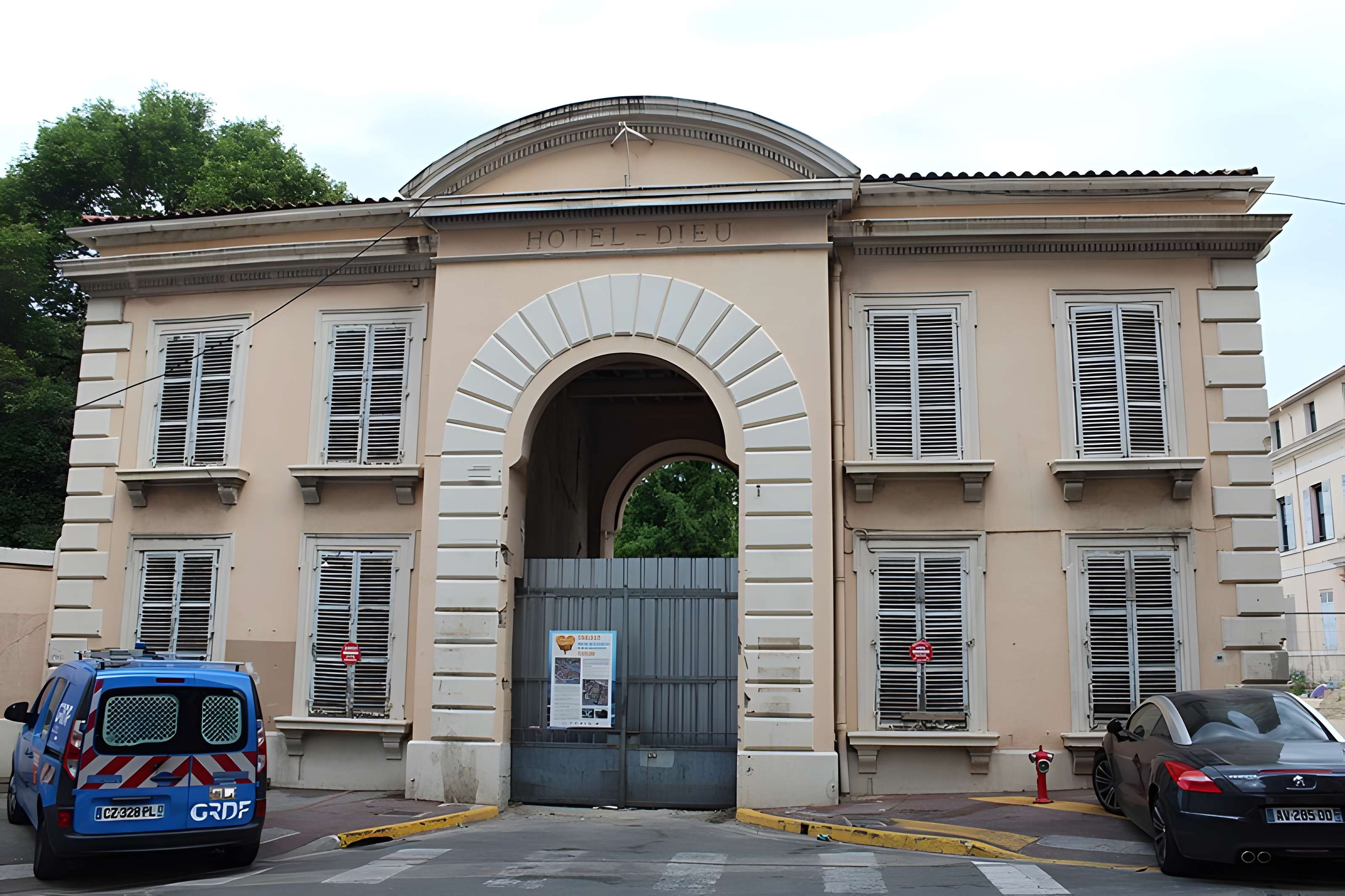 Hôpital Chalucet et jardin Alexandre-Ier de Toulon