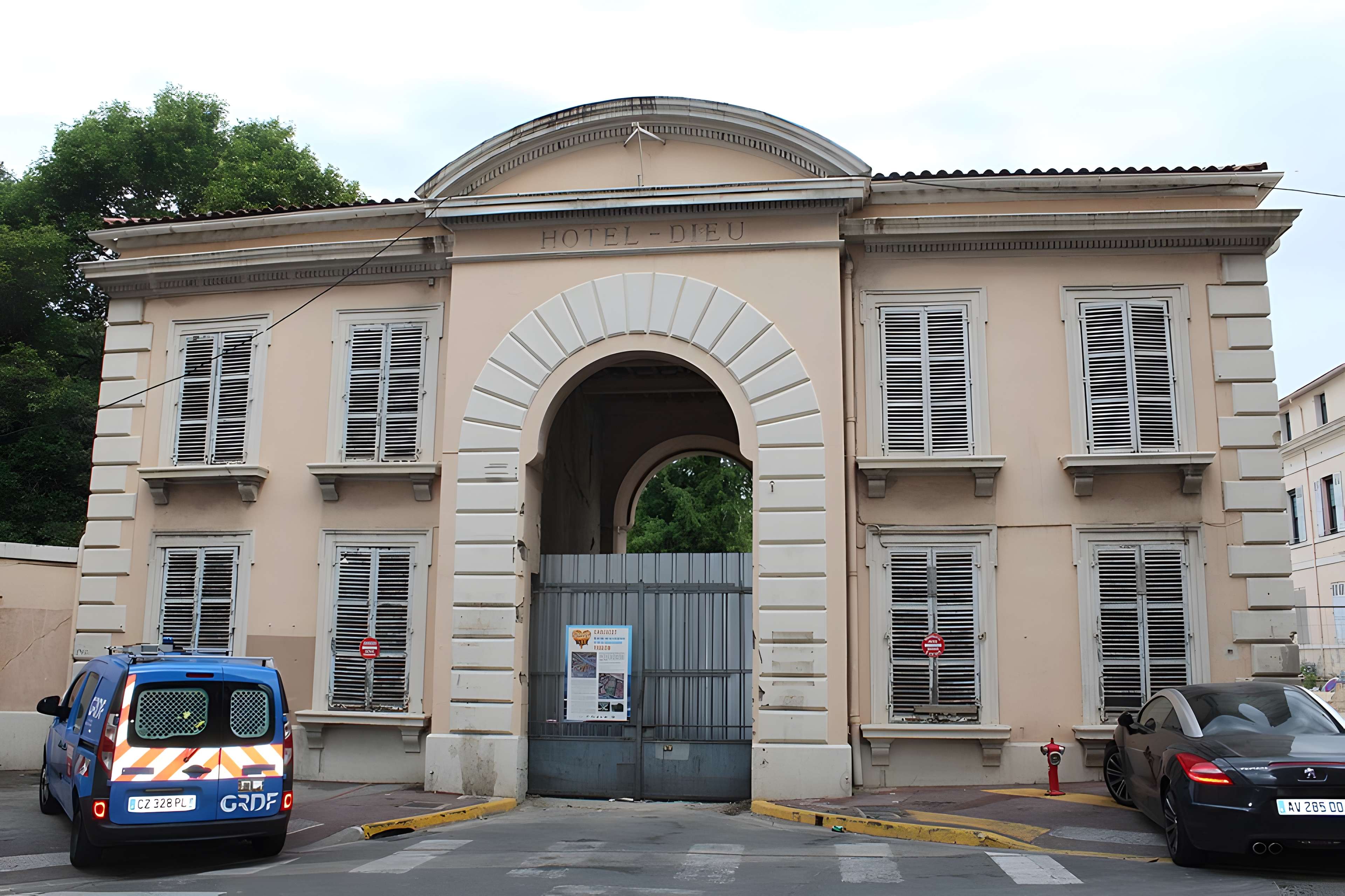 Hôpital Chalucet et jardin Alexandre-Ier de Toulon