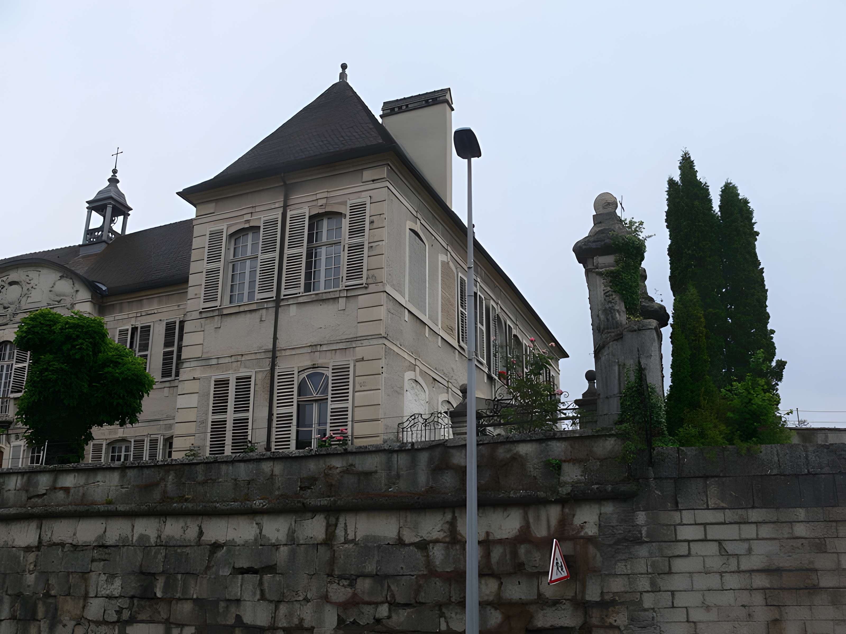 Hôpital rural Saint-Louis d'Ornans