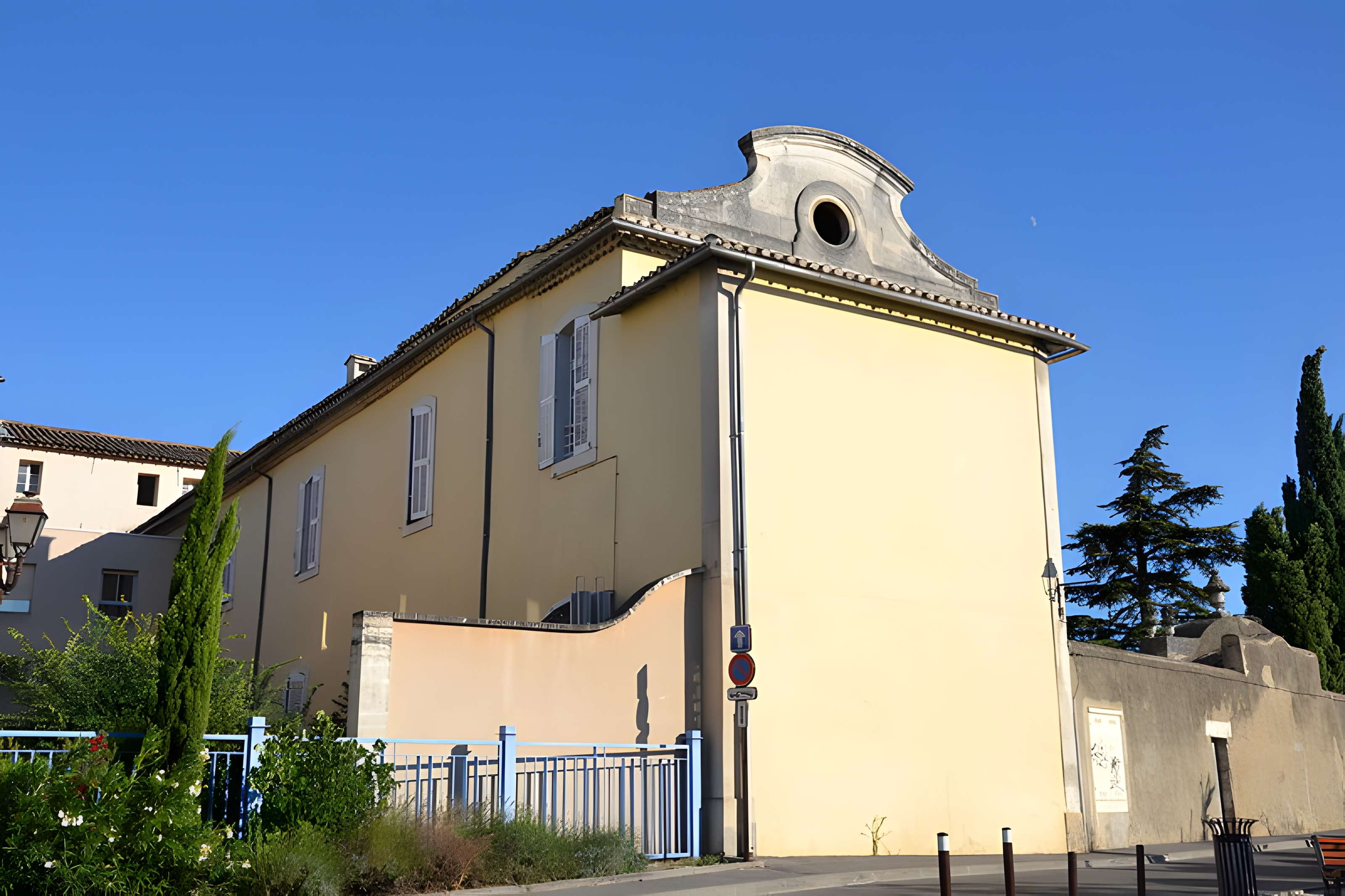 Hôpital-hospice de L'Isle-sur-la-Sorgue