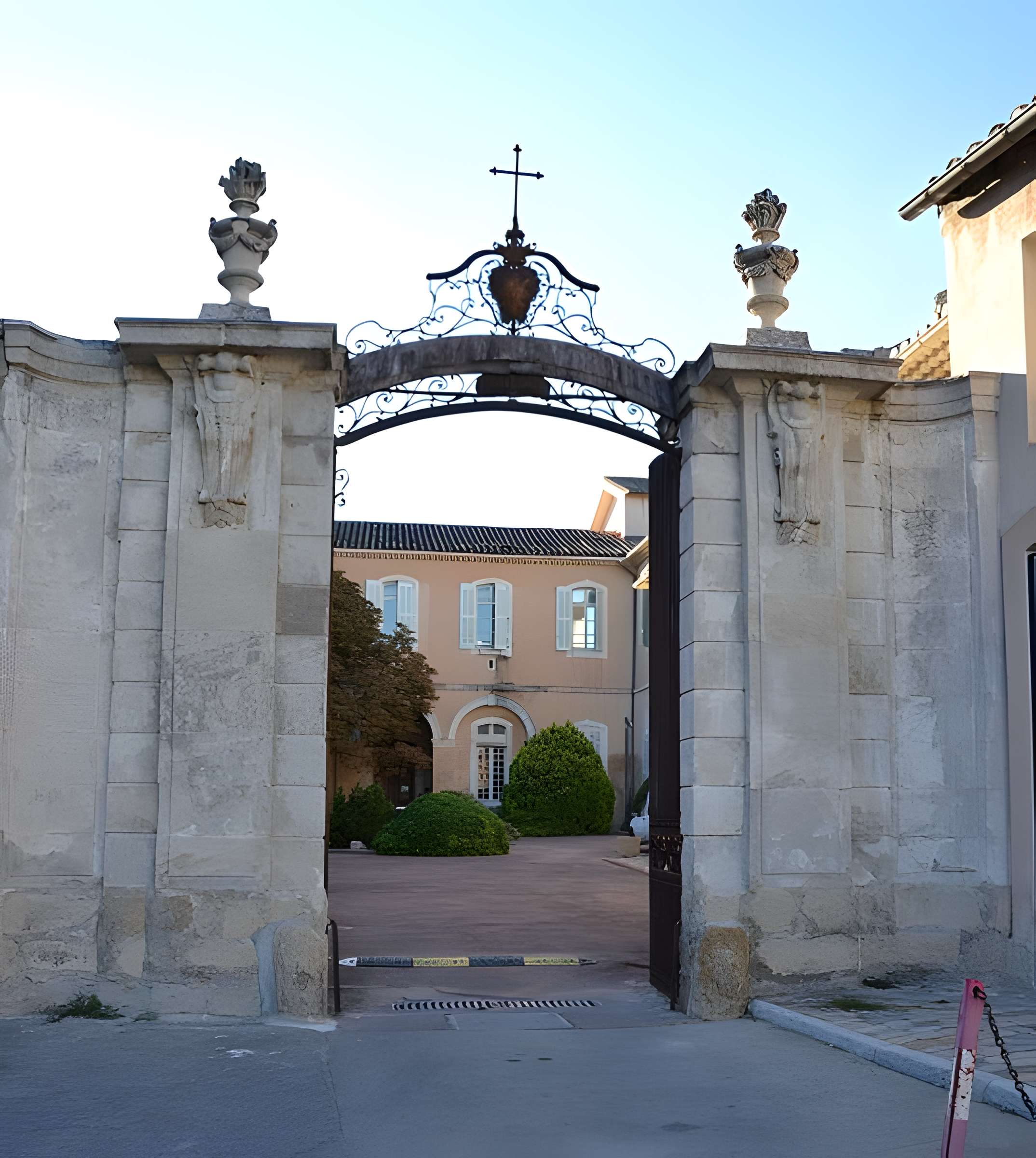 Hôpital-hospice de L'Isle-sur-la-Sorgue