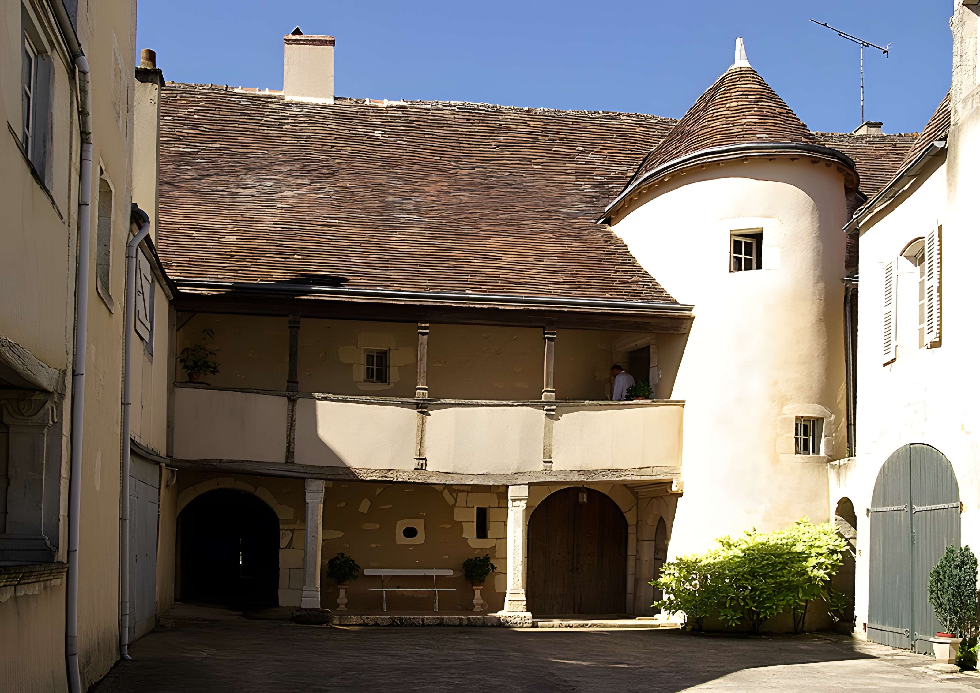 Hôtel de Châtillon de Villemorand (autrement de Busson de l'Age), sis Ville Haute