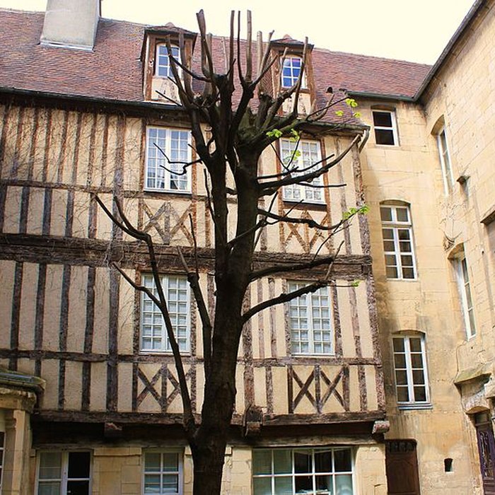 Photo de Hôtel de Girard-Bureau à Caen