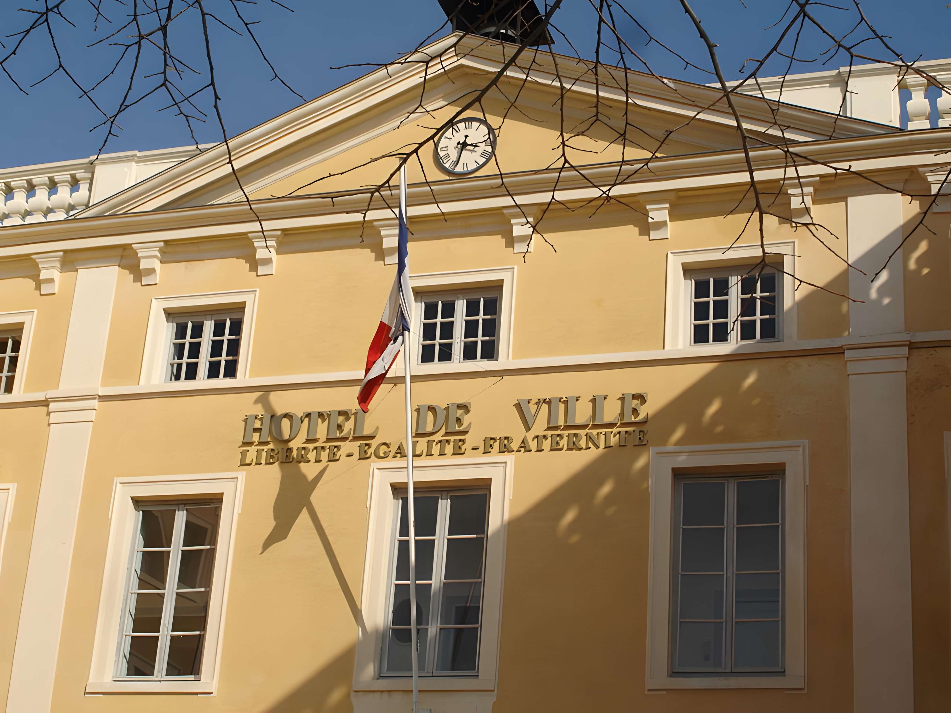 Hôtel de Melat à Saint-Symphorien-d'Ozon