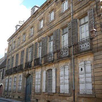 hotel de rouge a moulins