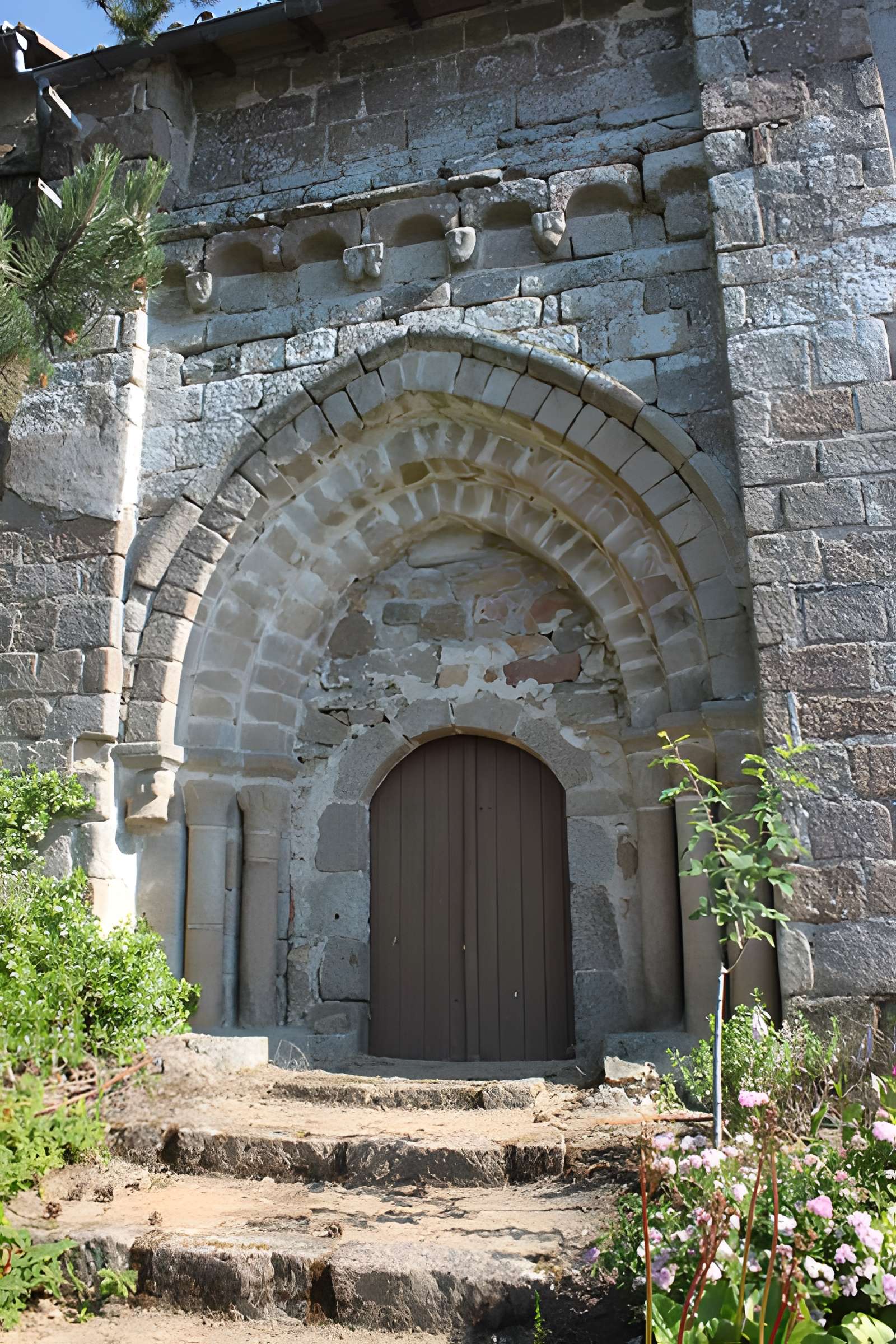 Chapelle Saint-Jean de Montfaucon-Montigné