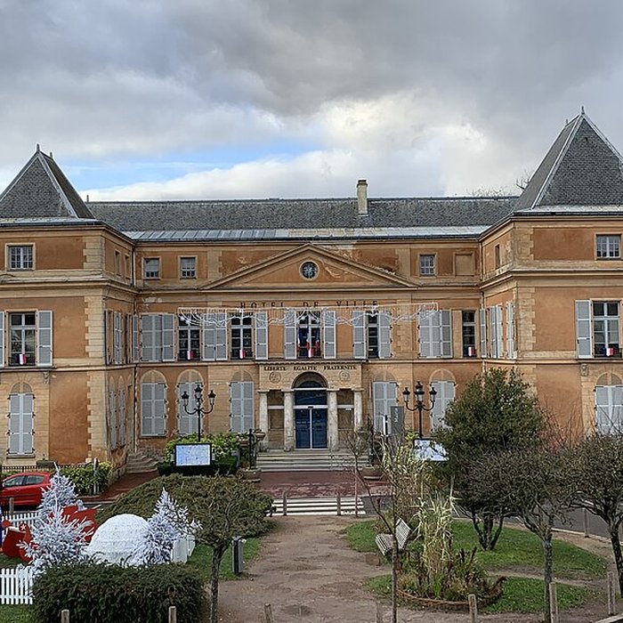 Photo de Ancien château, actuellement mairie