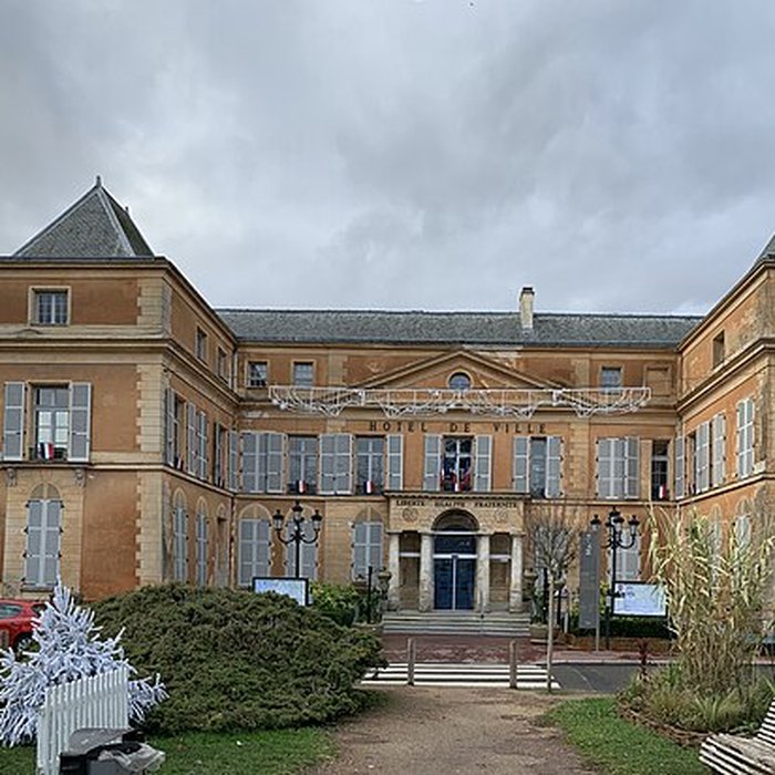 Photo de Ancien château, actuellement mairie