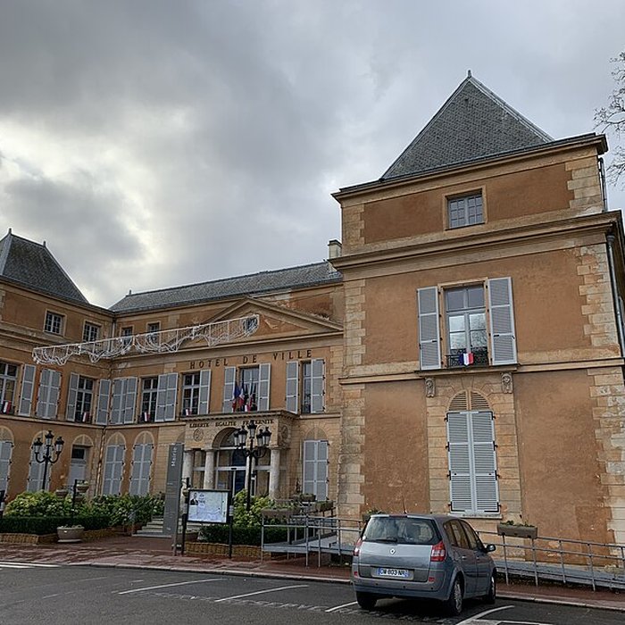 Photo de Ancien château, actuellement mairie
