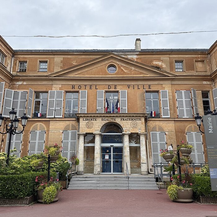 Photo de Ancien château, actuellement mairie